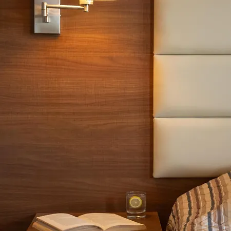 Otel Canvas By Mitsis Messonghi