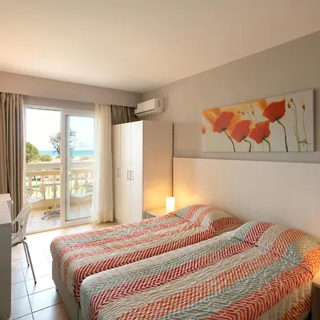 Otel Canvas By Mitsis Messonghi
